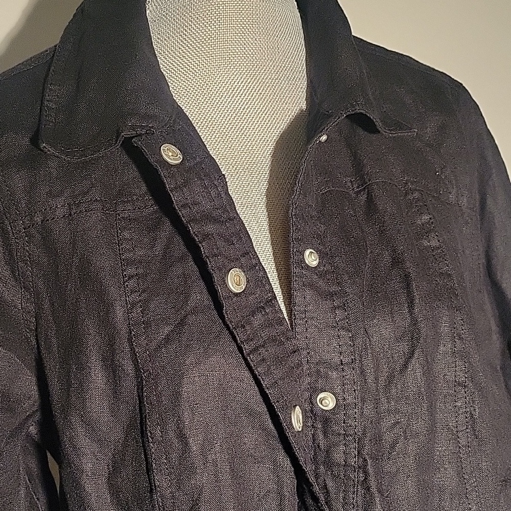 Lucy & Laurel Woman's 100% Linen Black Snap Down Top, Size: 1X - Picture 8 of 10